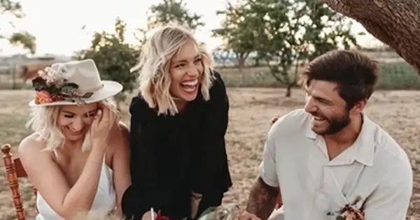 Smiling couple with celebrant